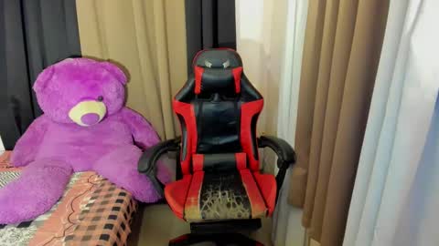 Snapshot of yournaughtyjen chatting on 01-05-25, 09:26 jenny online show from 01-05-25, 09:26