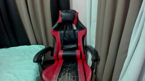 Snapshot of yournaughtyjen chatting on 02-27-25, 01:38 jenny online show from 02-27-25, 01:38