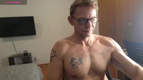 Ellie and Wesley online show from 12-15-25, 06:23