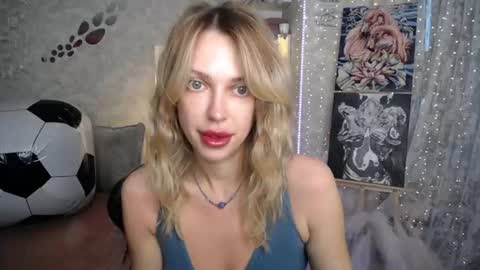 Snapshot of yournickyadamidi chatting on 06-17-26, 04:30 Nicky online show from 06-17-26, 04:30