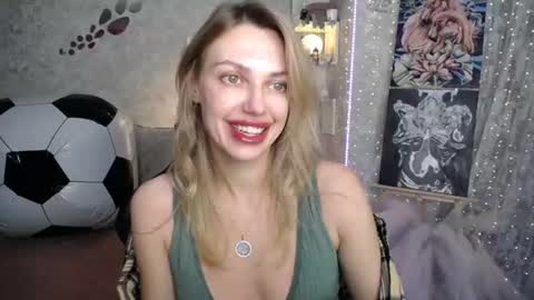 Snapshot of yournickyadamidi chatting on 06-19-26, 04:22 Nicky online show from 06-19-26, 04:22