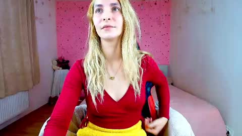 Snapshot of yours_lisa chatting on 04-28-26, 09:53 online show from 04-28-26, 09:53