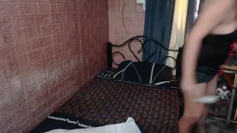 Snapshot of yoursweetangelxxx chatting on 05-03-26, 11:00 YourDreamgirl online show from 05-03-26, 11:00