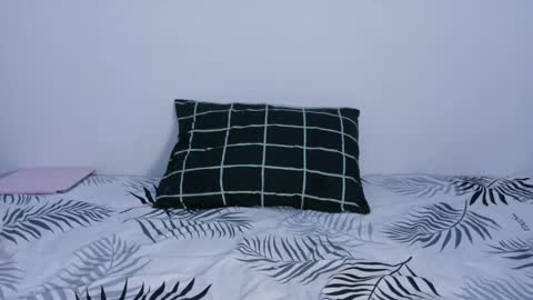 Snapshot of yoursweetestkiwi chatting on 12-19-25, 01:29 Kiwi online show from 12-19-25, 01:29