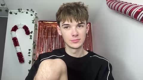 Snapshot of yoursweetyguy chatting on 02-10-26, 04:33 yoursweetyguy online show from 02-10-26, 04:33