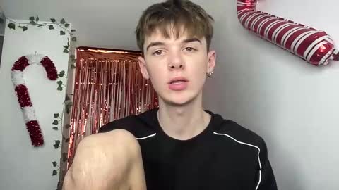 Snapshot of yoursweetyguy chatting on 02-11-26, 02:44 yoursweetyguy online show from 02-11-26, 02:44