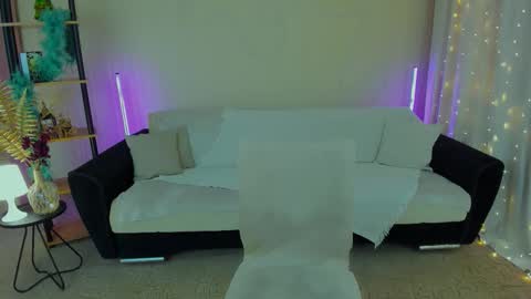 Snapshot of youruniverser chatting on 01-15-26, 11:15 Alice online show from 01-15-26, 11:15