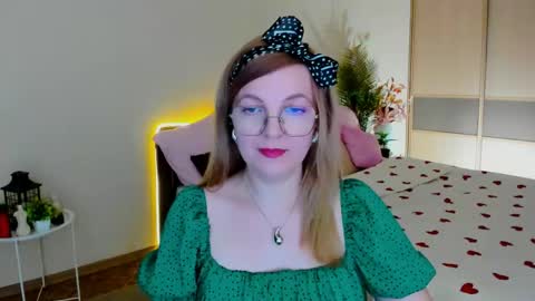 Snapshot of youruniverser chatting on 05-07-26, 11:48 Alice online show from 05-07-26, 11:48
