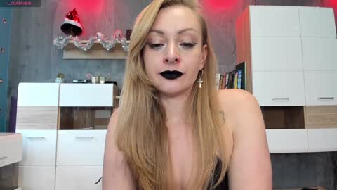 Snapshot of yourvenus00 chatting on 12-27-24, 01:28 YourVenus00 -Follow my OF online show from 12-27-24, 01:28