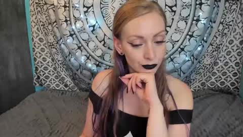Snapshot of yourvenus00 chatting on 05-25-26, 06:47 YourVenus00 -Follow my OF online show from 05-25-26, 06:47