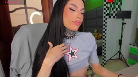 Snapshot of yourvirtualgirlfriennd chatting on 10-23-25, 01:43 GI online show from 10-23-25, 01:43