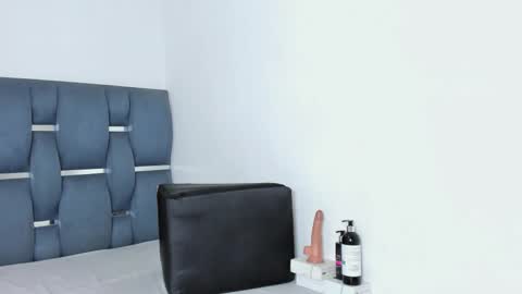 Snapshot of yourwife_anna chatting on 10-20-25, 10:27 yourwife_anna online show from 10-20-25, 10:27