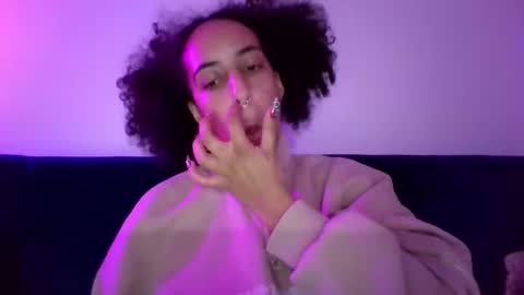 Snapshot of youwishtobeme chatting on 12-11-24, 01:05 elizabeth ju online show from 12-11-24, 01:05