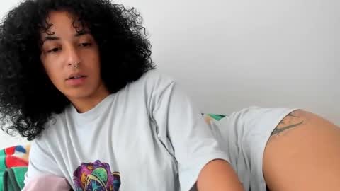 Snapshot of youwishtobeme chatting on 02-17-25, 05:21 elizabeth ju online show from 02-17-25, 05:21