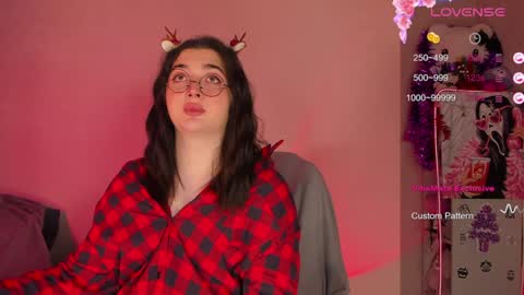 Snapshot of ysabell_viveris chatting on 12-12-24, 12:01 Ysabell online show from 12-12-24, 12:01