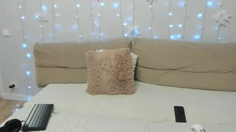 Yue Lang and Samm online show from 05-19-26, 01:56