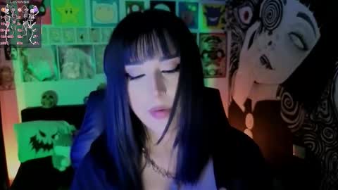    rawr   Anne Independent model      online show from 10-23-25, 10:30