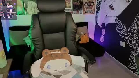    rawr   Anne Independent model      online show from 11-28-25, 06:21