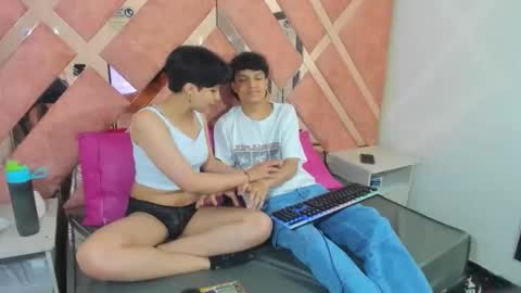 Snapshot of yui_and_rin_ chatting on 11-28-25, 02:14 Yui Rin online show from 11-28-25, 02:14