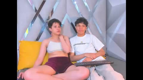 Snapshot of yui_and_rin_ chatting on 12-03-25, 02:30 Yui Rin online show from 12-03-25, 02:30