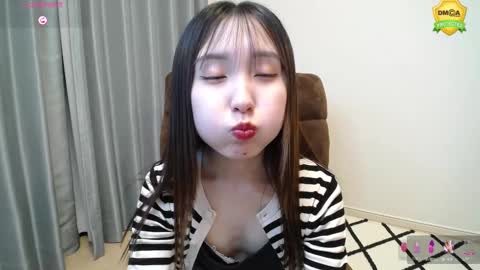 yui_x online show from 02-26-25, 01:08