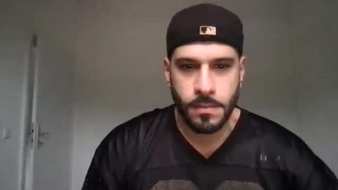 Snapshot of yul53 chatting on 12-14-25, 08:52 yul53 online show from 12-14-25, 08:52