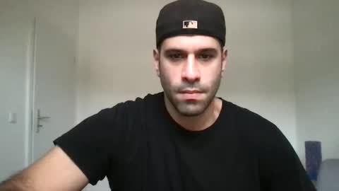 Snapshot of yul53 chatting on 12-22-25, 12:46 yul53 online show from 12-22-25, 12:46