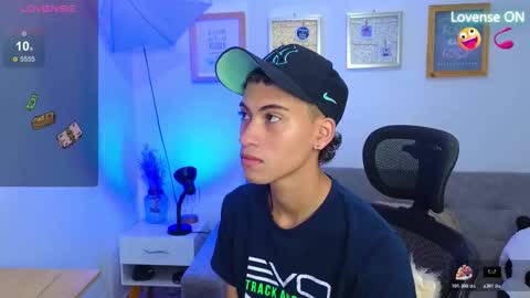 yulian_vasquez online show from 11-18-25, 03:16