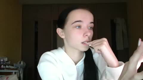 Snapshot of yuliastar chatting on 10-20-25, 09:32 Yuliia online show from 10-20-25, 09:32