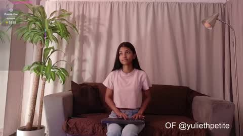 yuliethpetite online show from 11-17-25, 11:27