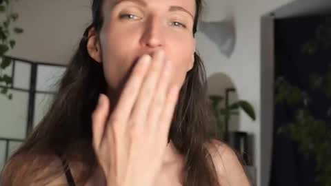 yulla dao online show from 10-12-25, 05:12