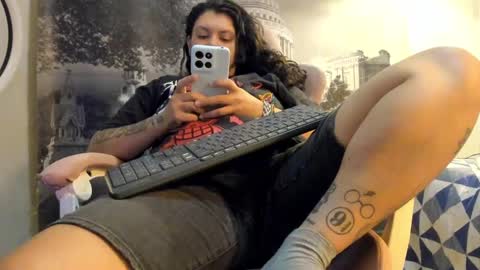 Snowflake online show from 10-14-25, 04:08