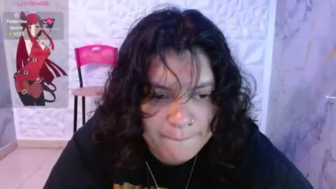 Snapshot of yumandsay chatting on 07-21-26, 02:41 Snowflake online show from 07-21-26, 02:41