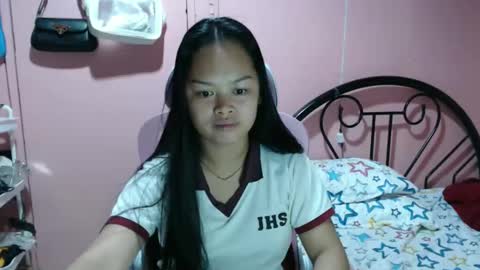 Snapshot of yumix11 chatting on 12-20-25, 10:33 yumix11 online show from 12-20-25, 10:33