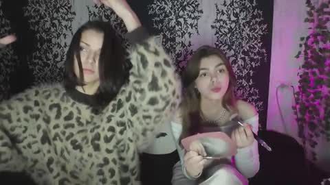 Snapshot of yummy_chica chatting on 10-23-25, 08:29 yummy_chica online show from 10-23-25, 08:29