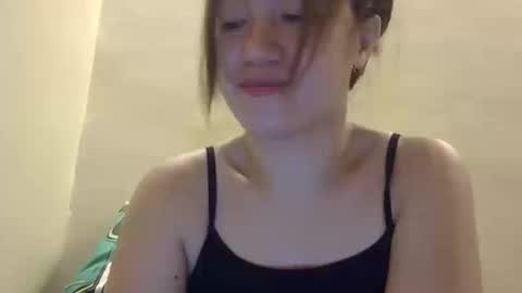 Snapshot of yummyclaya chatting on 10-20-25, 01:33 yummyclaya online show from 10-20-25, 01:33