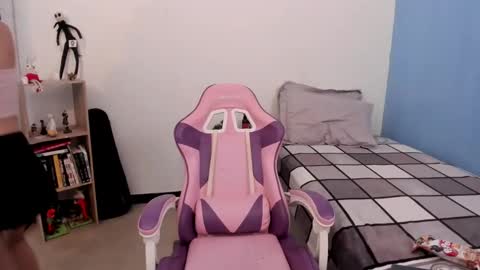 Snapshot of yunablack chatting on 12-22-24, 04:27 Yuna online show from 12-22-24, 04:27