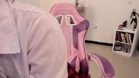 Snapshot of yunablack chatting on 01-28-25, 07:00 Yuna online show from 01-28-25, 07:00