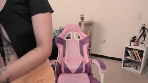 Snapshot of yunablack chatting on 02-05-25, 12:27 Yuna online show from 02-05-25, 12:27