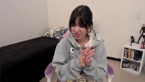 Snapshot of yunablack chatting on 02-10-25, 06:45 Yuna online show from 02-10-25, 06:45