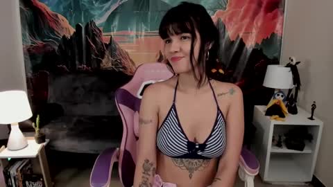 Snapshot of yunablack chatting on 10-13-25, 03:01 Yuna online show from 10-13-25, 03:01