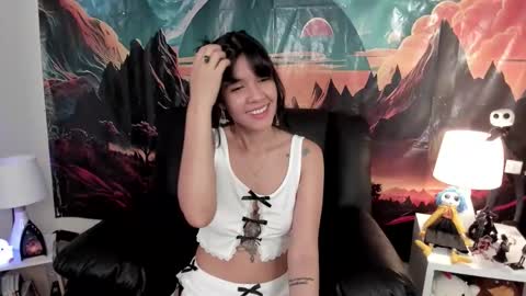 Snapshot of yunablack chatting on 10-29-25, 02:52 Yuna online show from 10-29-25, 02:52