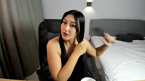 Yuna online show from 11-19-25, 07:14