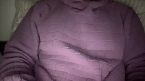 Snapshot of yungbull06 chatting on 12-22-25, 02:36 Yung Bull online show from 12-22-25, 02:36