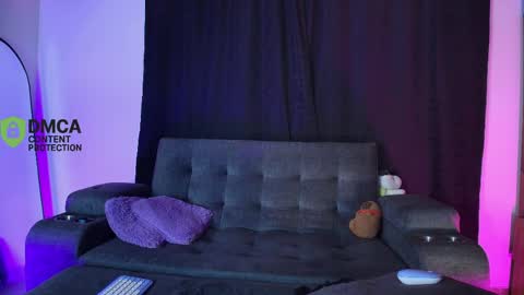 Snapshot of yungelitamor_ chatting on 05-13-26, 05:38 ELITA online show from 05-13-26, 05:38