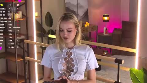 Snapshot of yungtessa chatting on 07-02-26, 06:25 Tessa online show from 07-02-26, 06:25