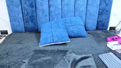 Snapshot of yunkeyc chatting on 11-21-25, 03:16 yunkeyc online show from 11-21-25, 03:16