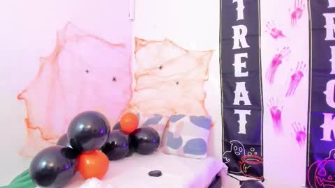 Yunna online show from 10-28-25, 11:36