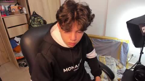 yurii_moody online show from 10-08-25, 06:38