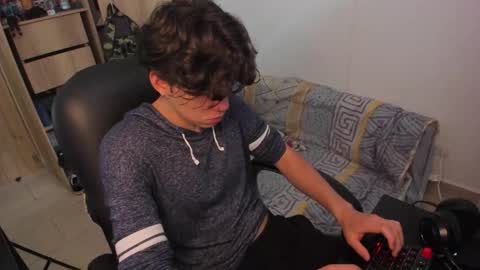 yurii_moody online show from 11-19-25, 06:19